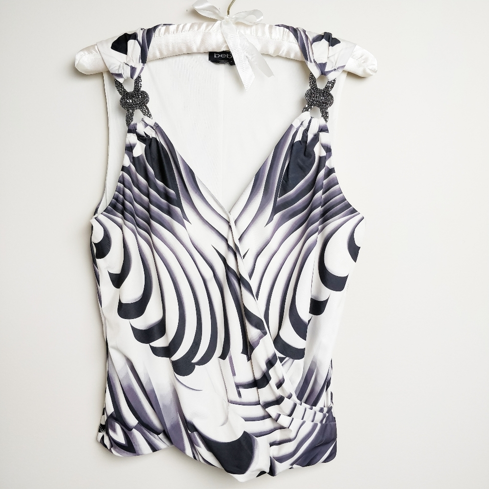 Bebe top with great detail and pattern